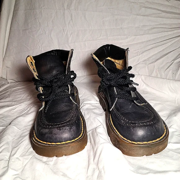 Dr Martens vintage late 80s or early 90s black leather boot. Sz 3UK, sz 5 US. - Picture 1 of 12